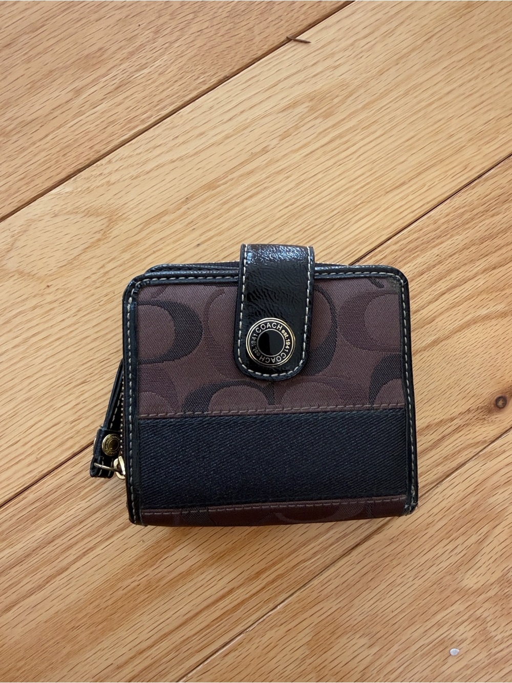 Coach F88913 Leather Zip Wallet in Signature Canvas